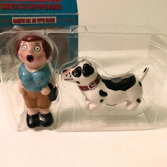 Attractives Magnetic Salt and Pepper Shakers A Lady And A  Tramp Dog - Picture 14 of 15